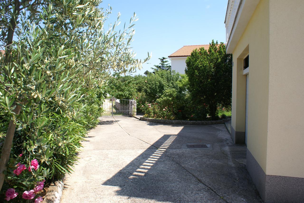 Apartments Nikola Krk Town Exteriör bild