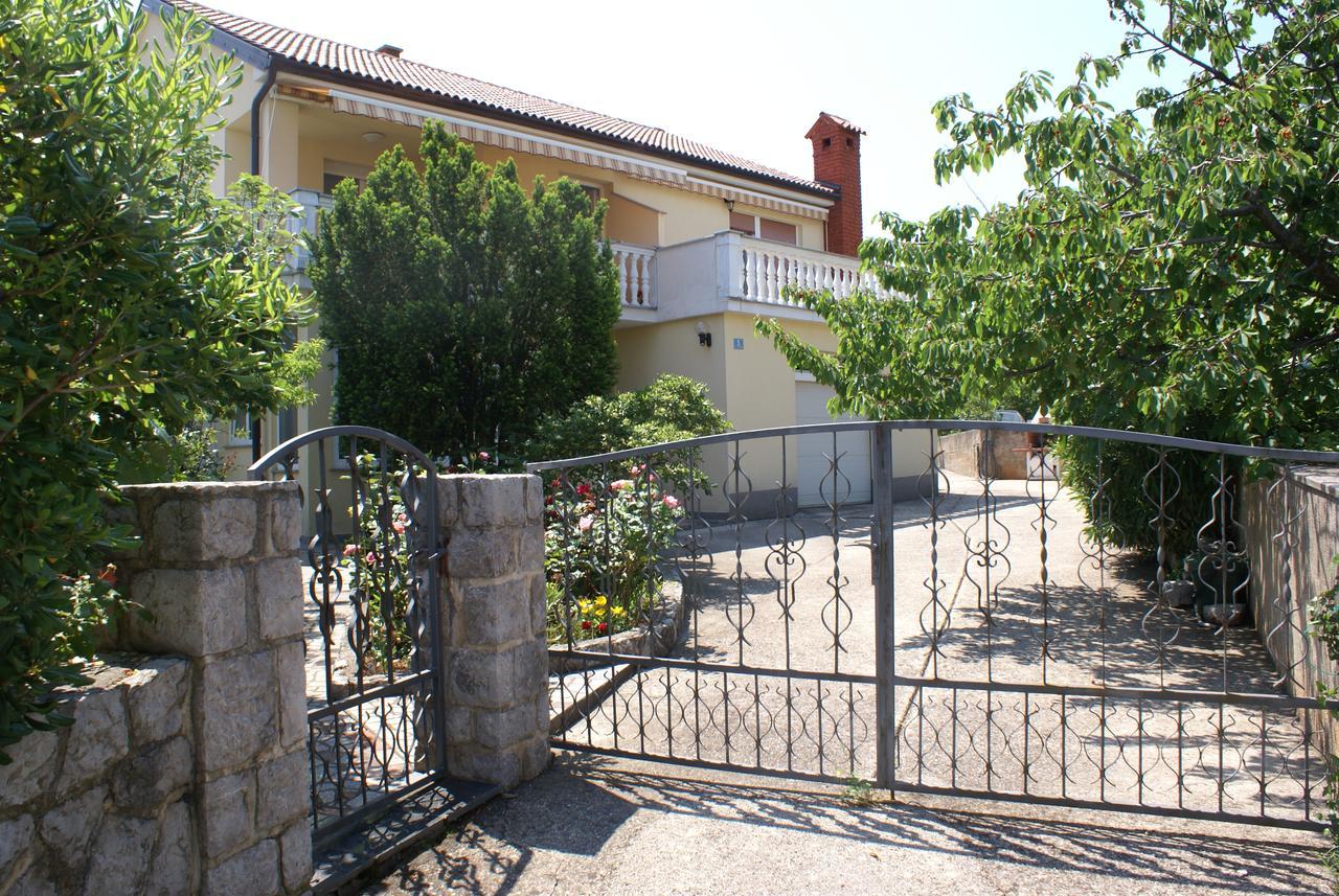 Apartments Nikola Krk Town Exteriör bild
